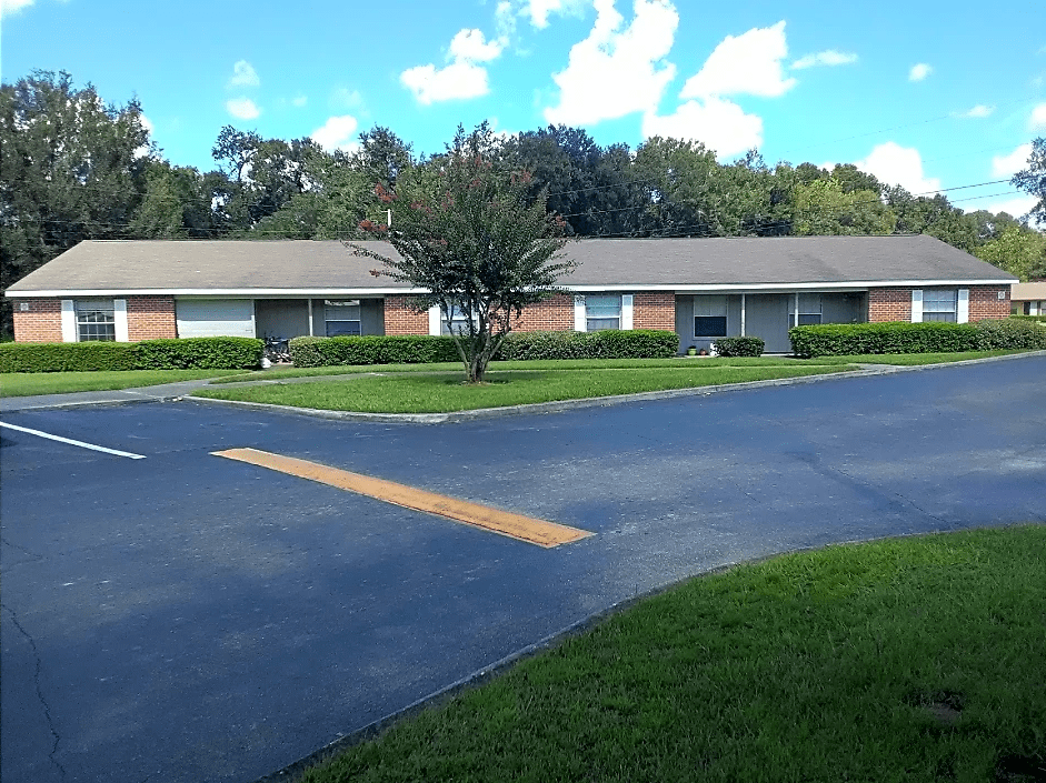 Sherwood Oaks Apartments, Low Apartments