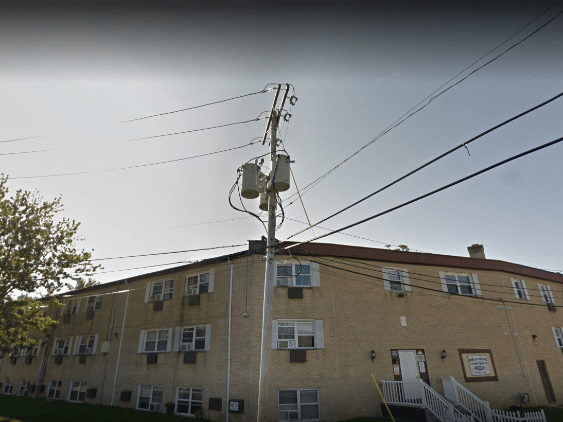 Holly House Apartments, Low Apartments