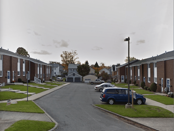 Keystone Avenue Apartments, Low Apartments