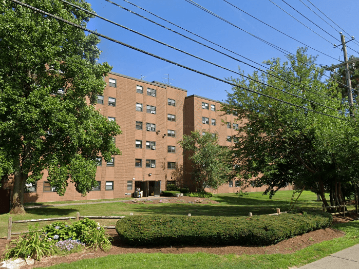 New England Low Apartments