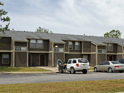 London Oaks Apartments in Portsmouth