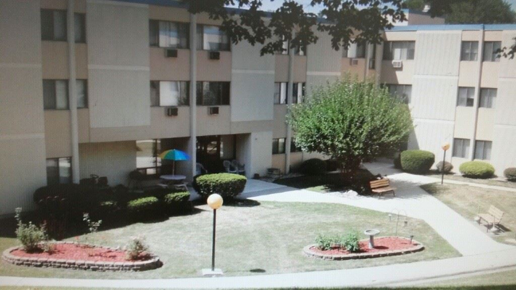 Maple Park Apartments ~ Algona